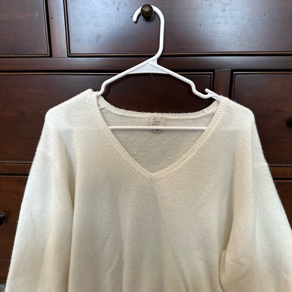 NWOT a new day Cream V-Neck Sweater